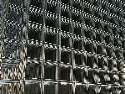 鋼筋焊接網(wǎng)在生產(chǎn)時都要經(jīng)過嚴(yán)格的檢驗